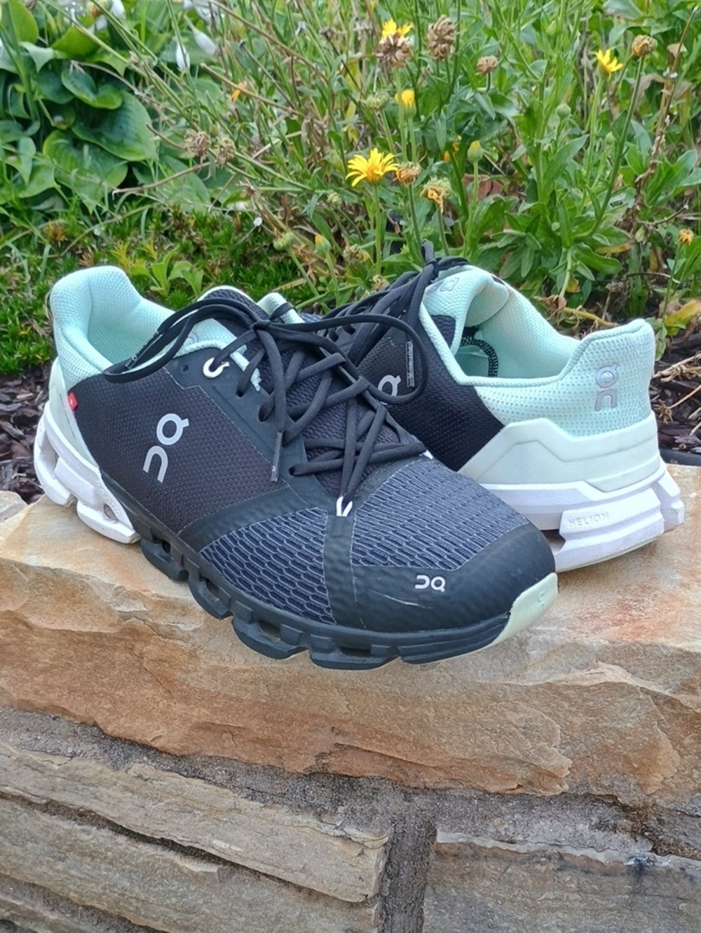 On Cloud Helion Running Womens Sneakers Shoes Women's Size 10.5